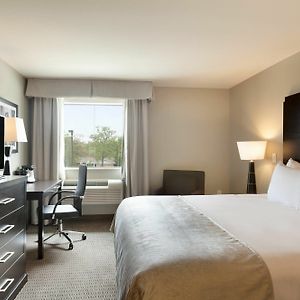 King Room Roll Shower Mobility or Hearing Accessible Non-Smoking